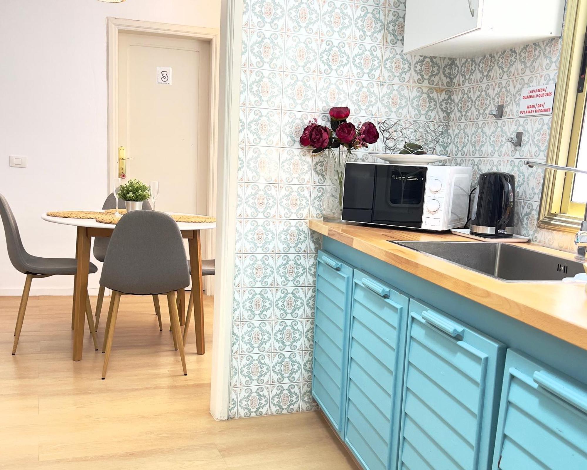 Alcamar Privada Con Areas De Sala, Cocina Y Bano Que Se Comparten Cerca Al Mar!