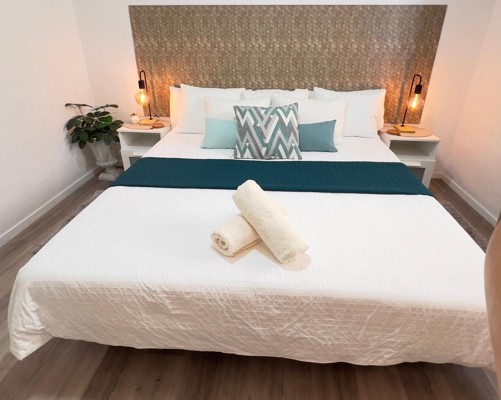 Alcamar Privada Con Areas De Sala, Cocina Y Bano Que Se Comparten Cerca Al Mar! Alcalá la Real
