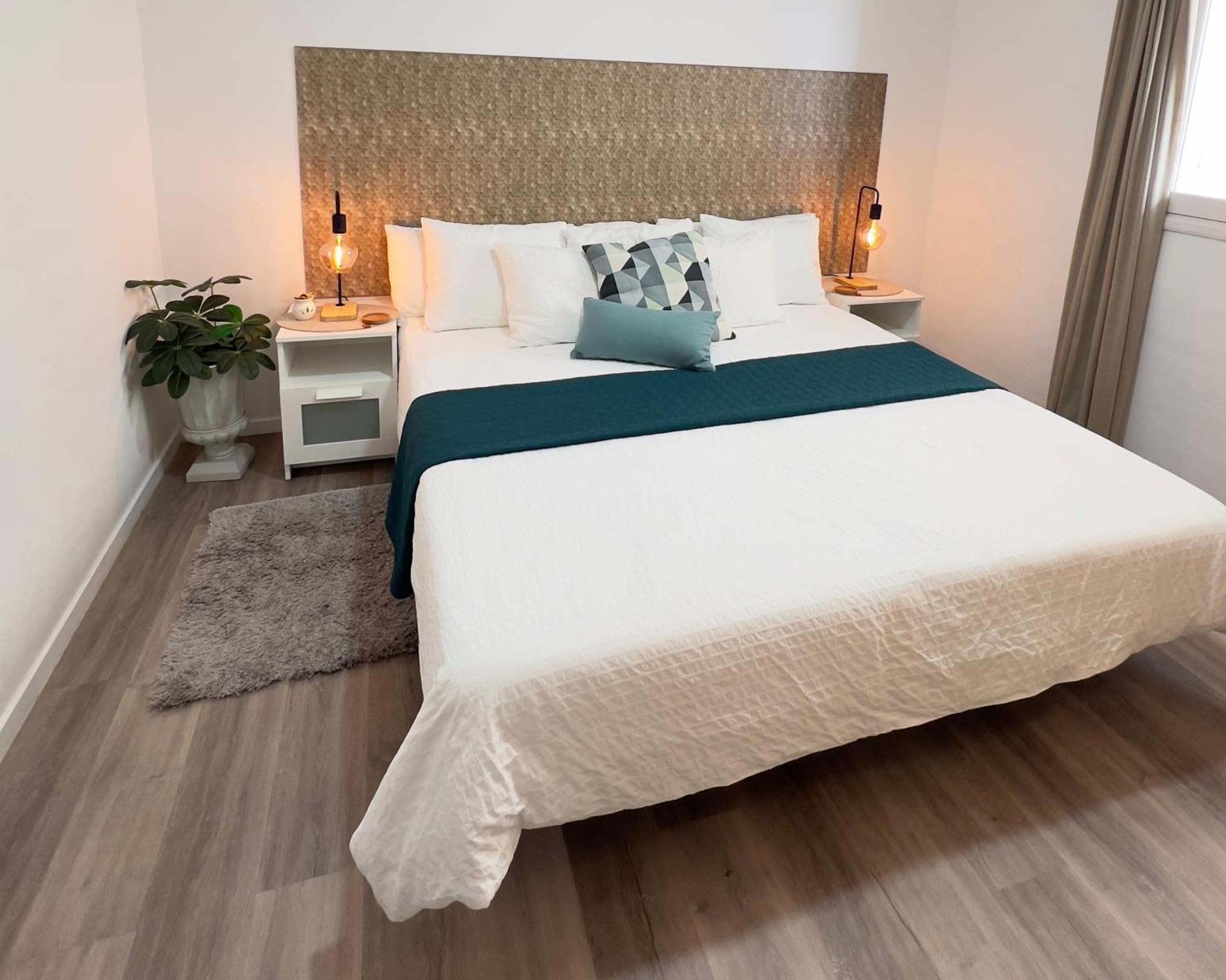 Alcamar Privada Con Areas De Sala, Cocina Y Bano Que Se Comparten Cerca Al Mar!