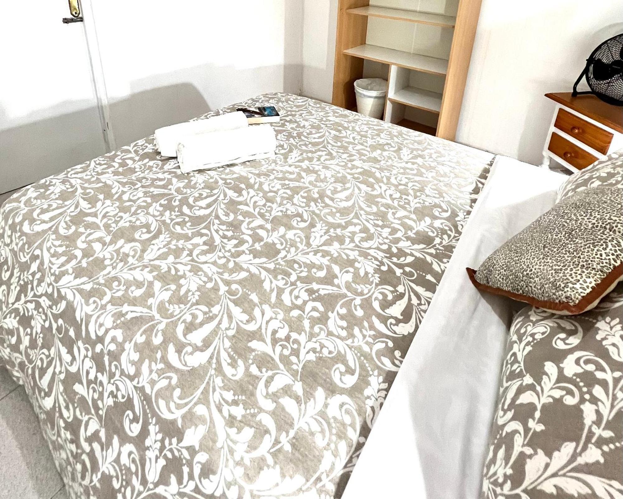 Alcamar Privada Con Areas De Sala, Cocina Y Bano Que Se Comparten Cerca Al Mar!
