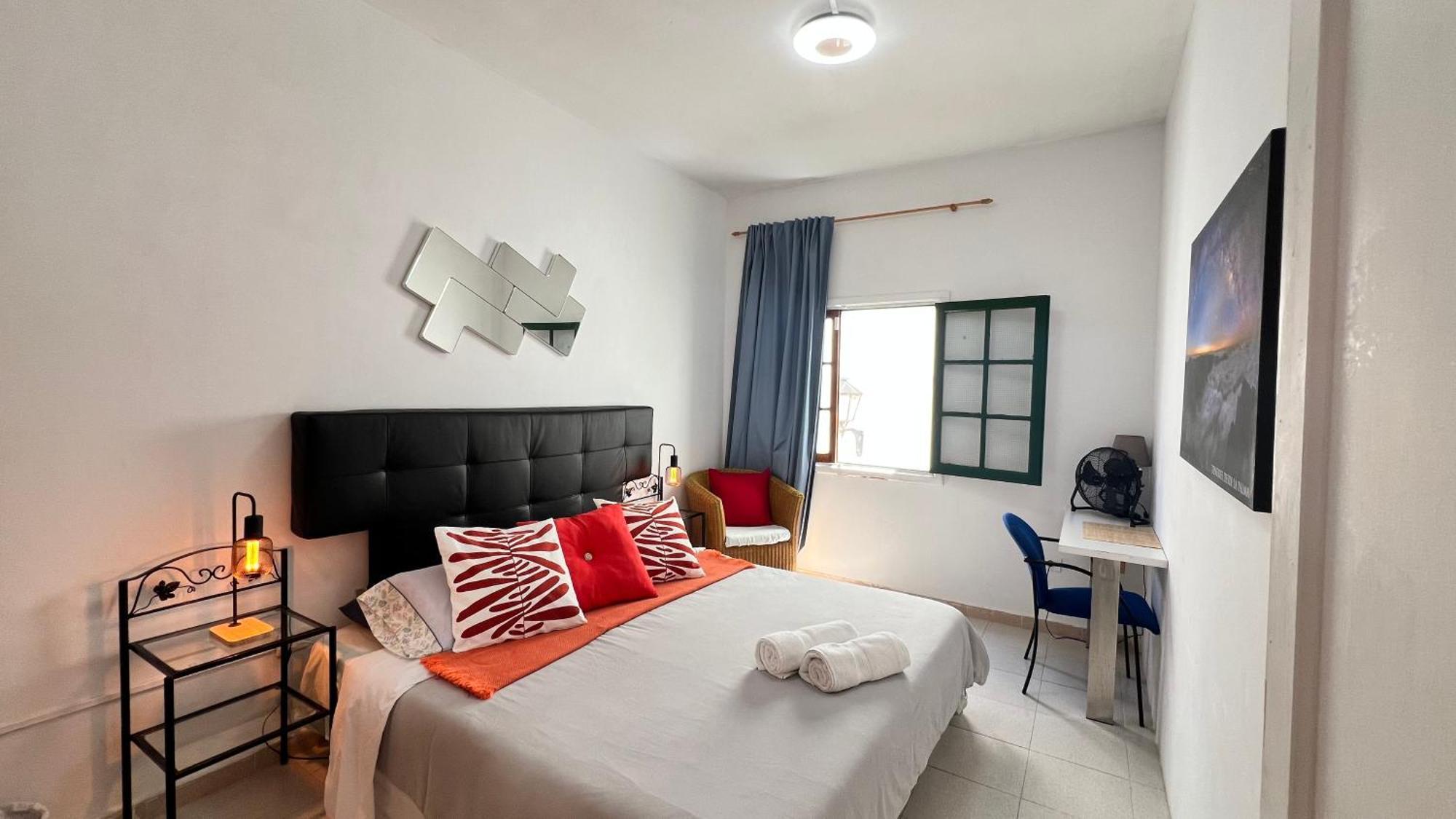 Alcamar Privada Con Areas De Sala, Cocina Y Bano Que Se Comparten Cerca Al Mar! *