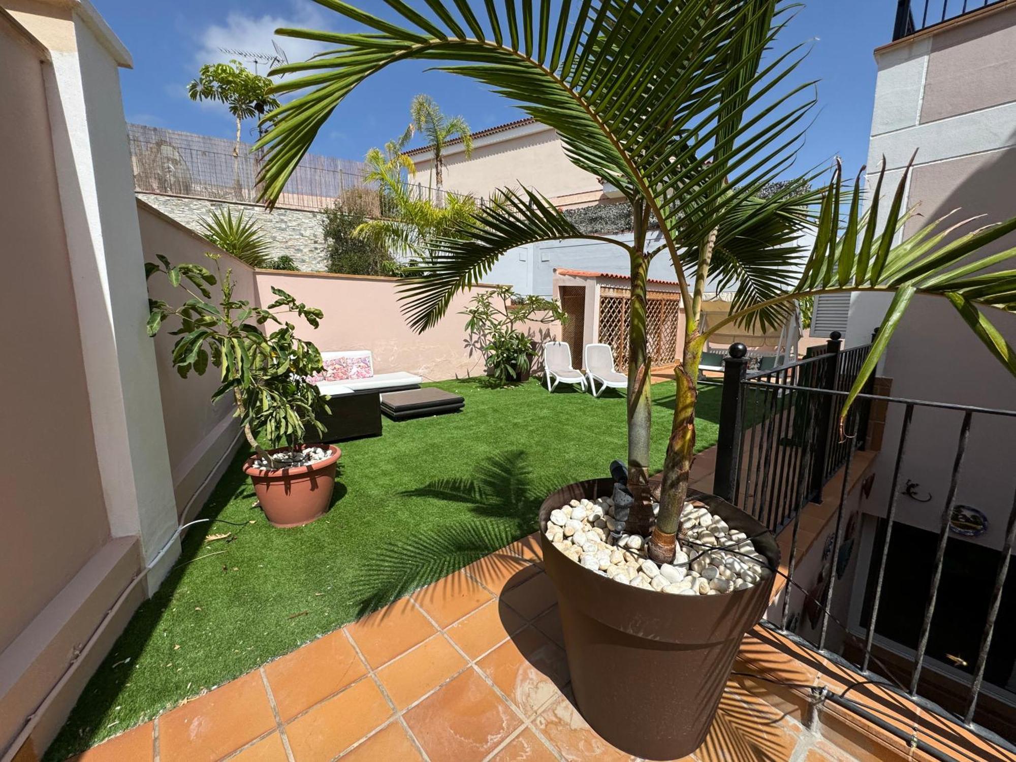 Puerto Santiago: Luxury 5-bedroom With Pool And Disabled Access Villa