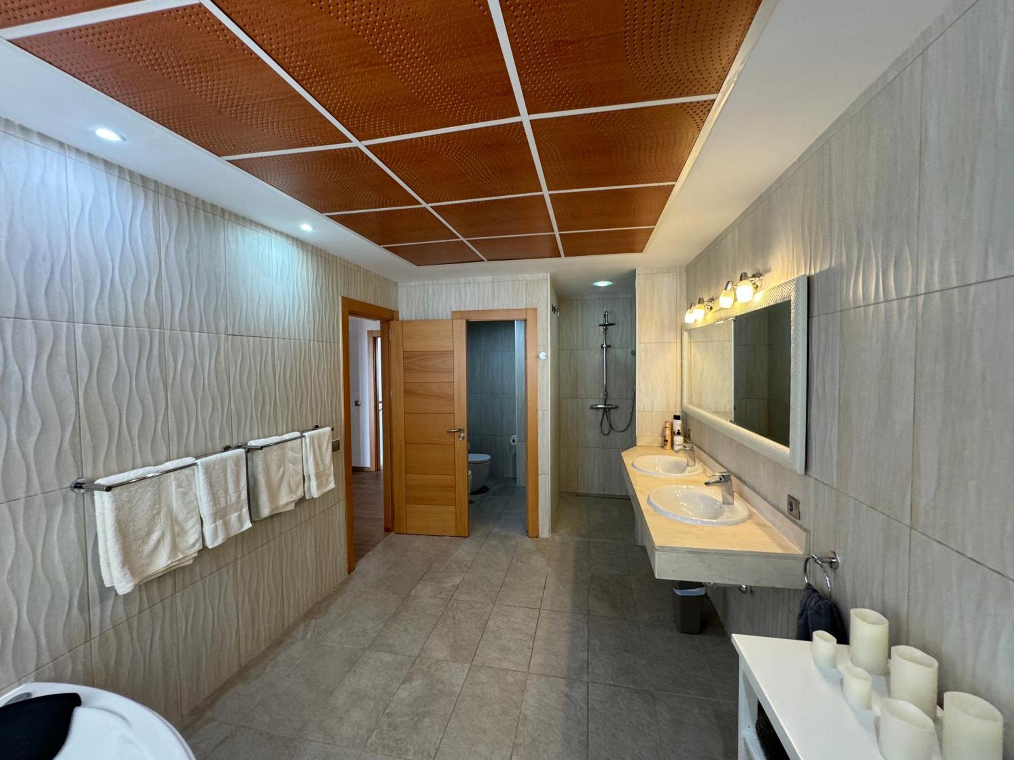Puerto Santiago: Luxury 5-bedroom With Pool And Disabled Access Puerto de Santiago (Tenerife)