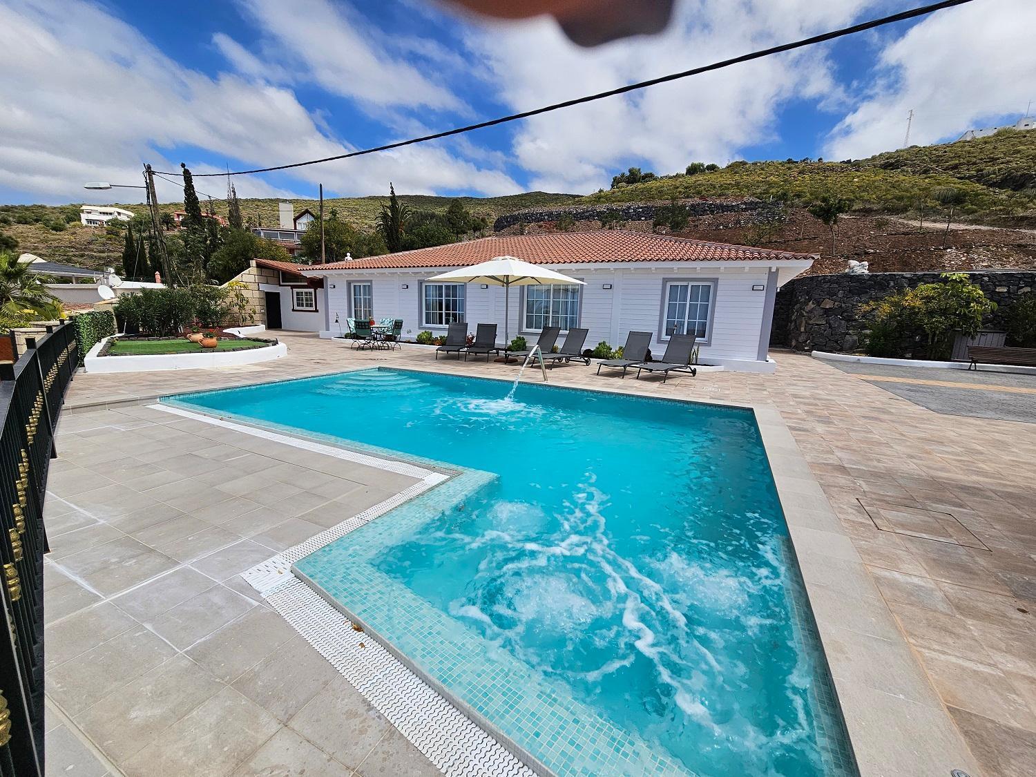 La Paz Con Piscina Y Yacuzzy Integrado Villa