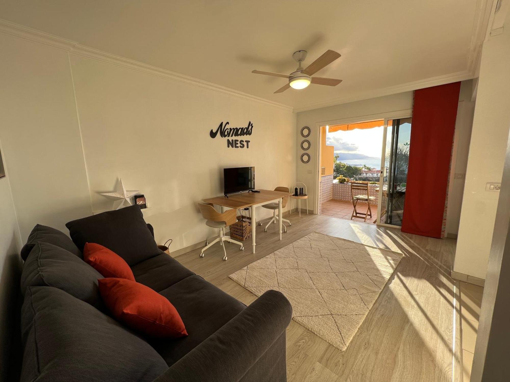 Apartment Nomad's Nest - Sea View With Pool - Ideal For Vacation & Remote Work *