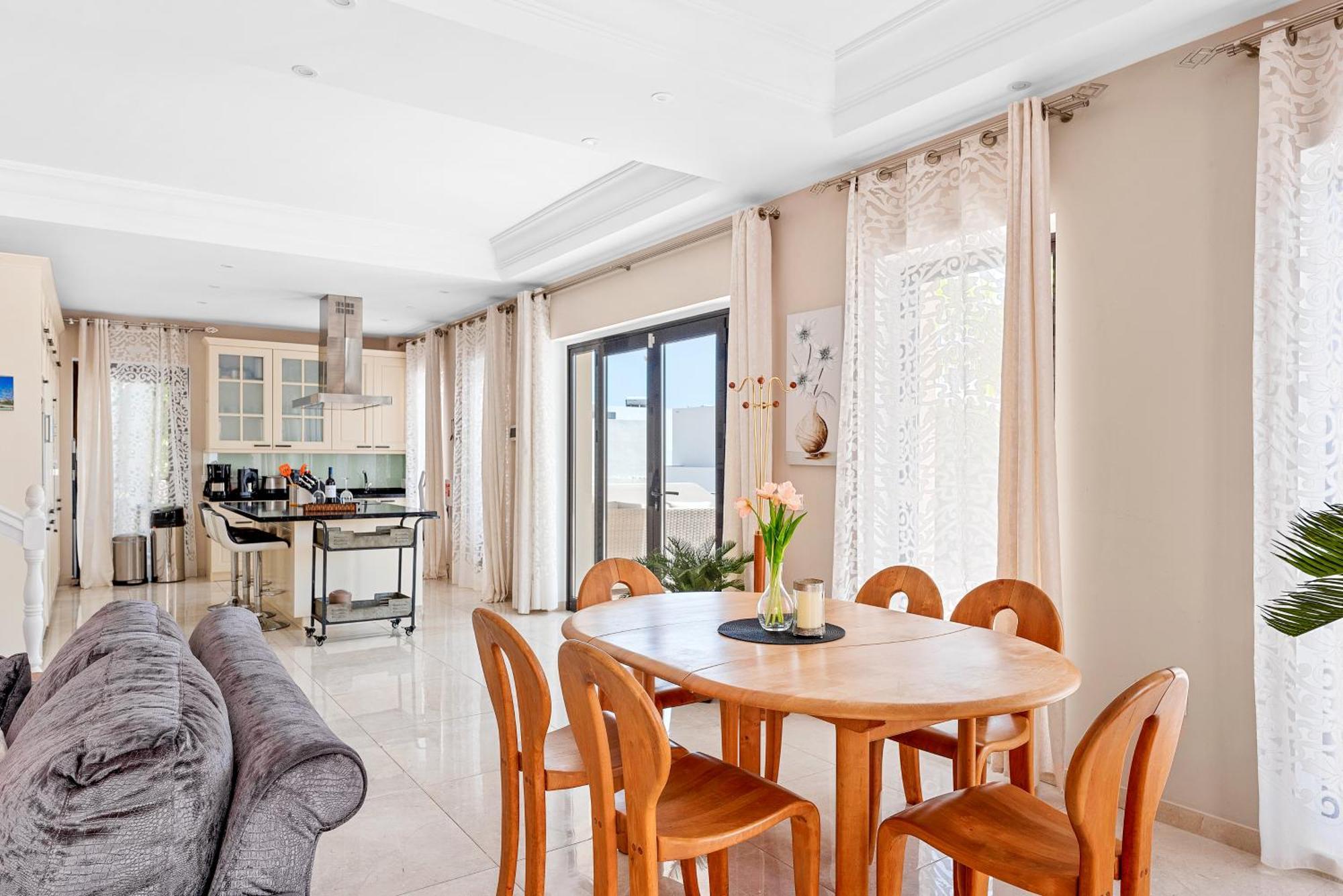 Villa Vista Bella In Ruhiger Villengegend Mit Meerblick
