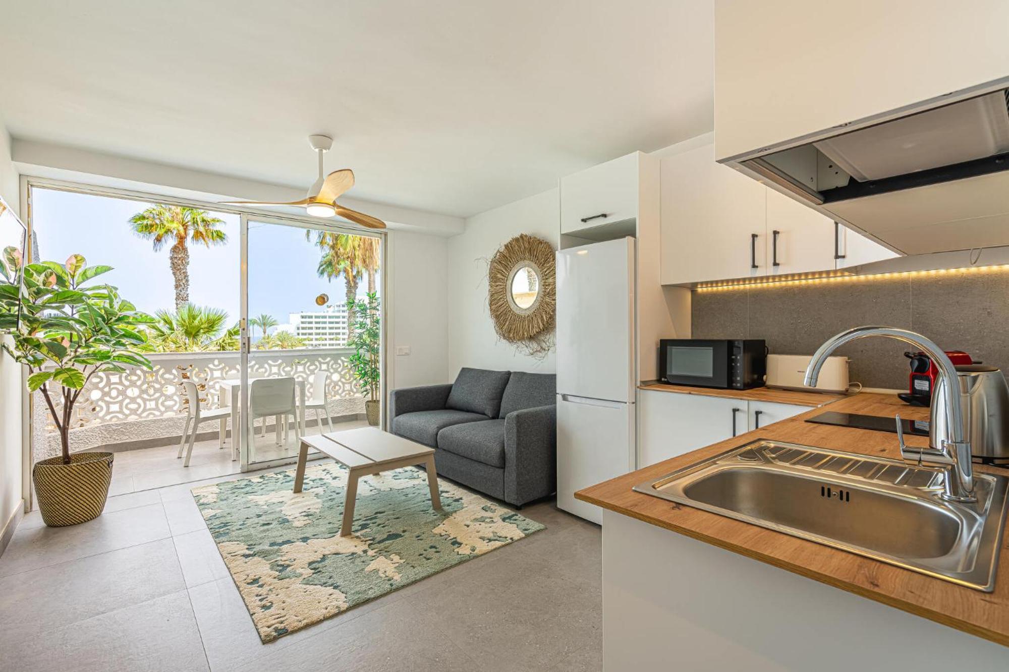 Modern Renovated With Terrace In Playa De Americas Apartment