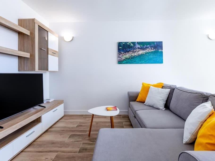 47 Amazing Primavera With Wifi, Terrace, Pool