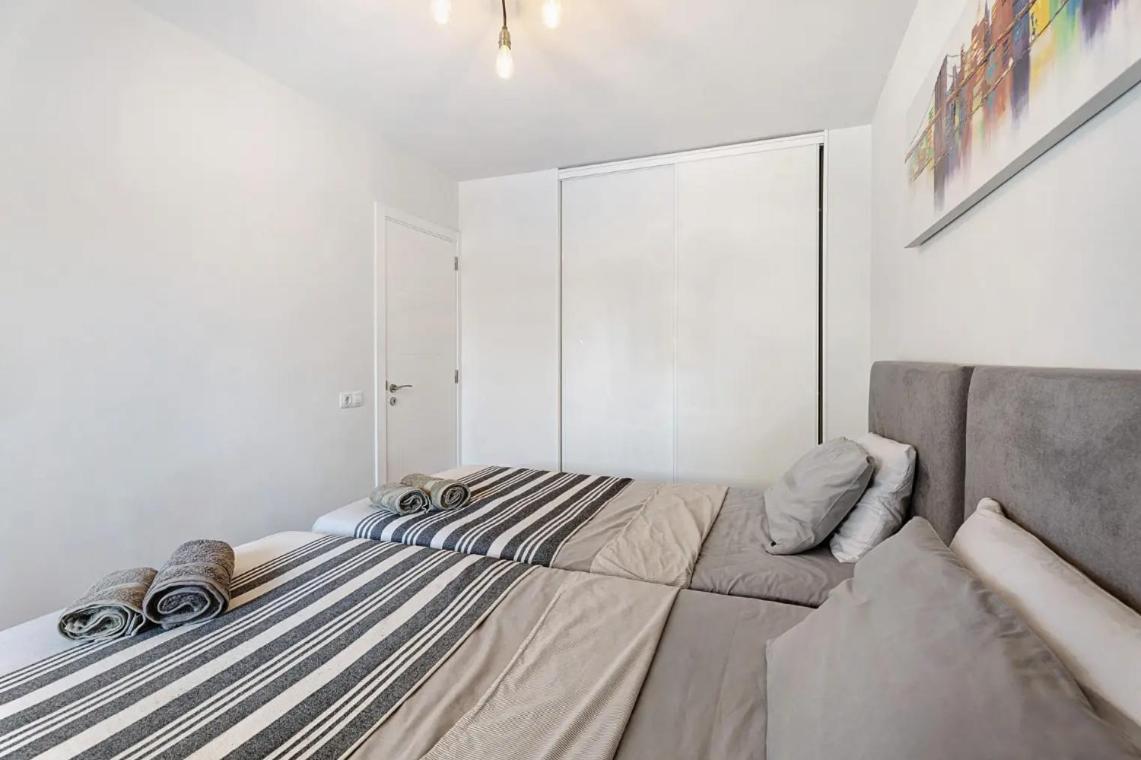 Apartment De Lujo En Torre Del Sol, Playa De Americas