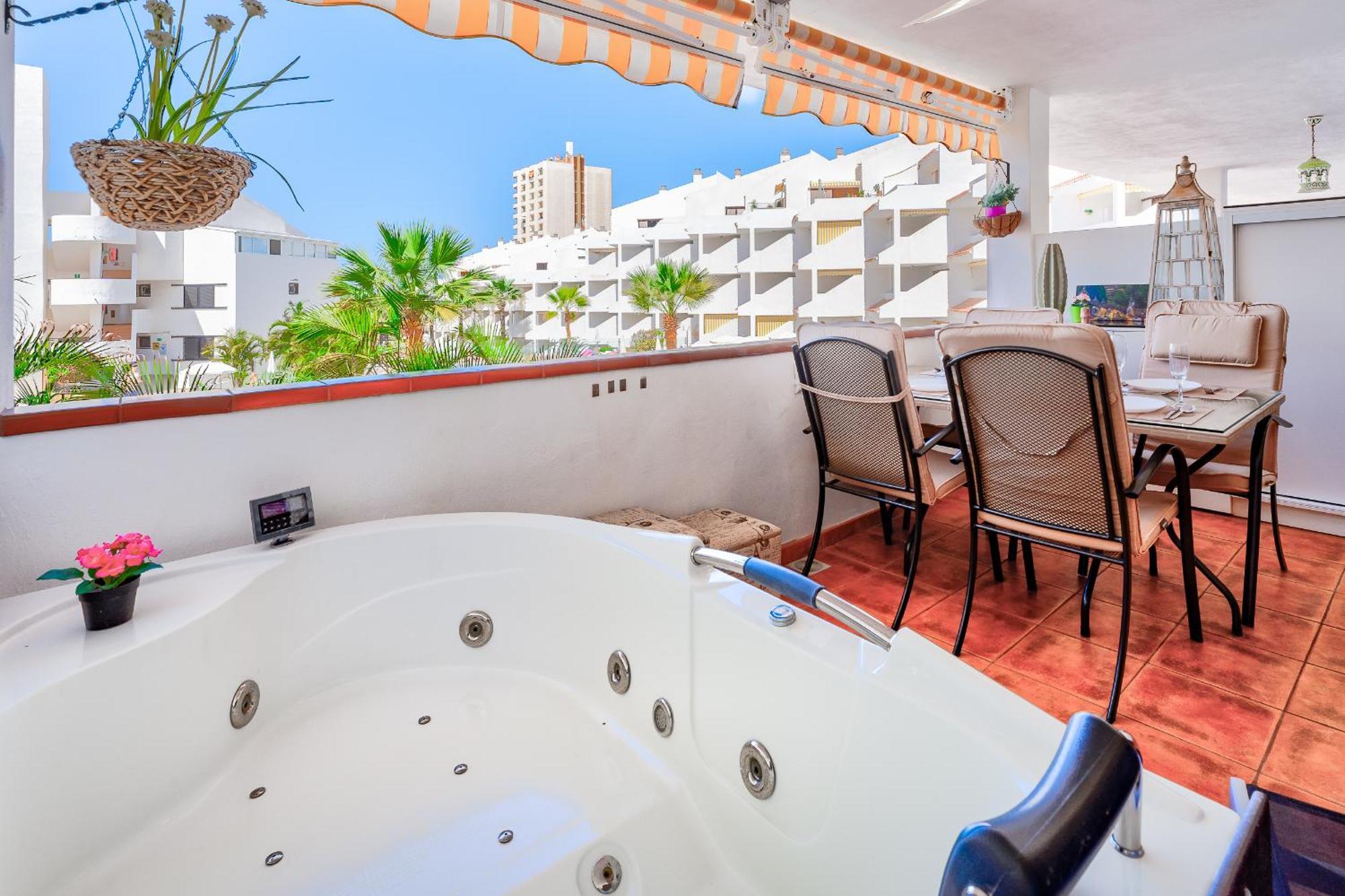 With Pool View Apartamento