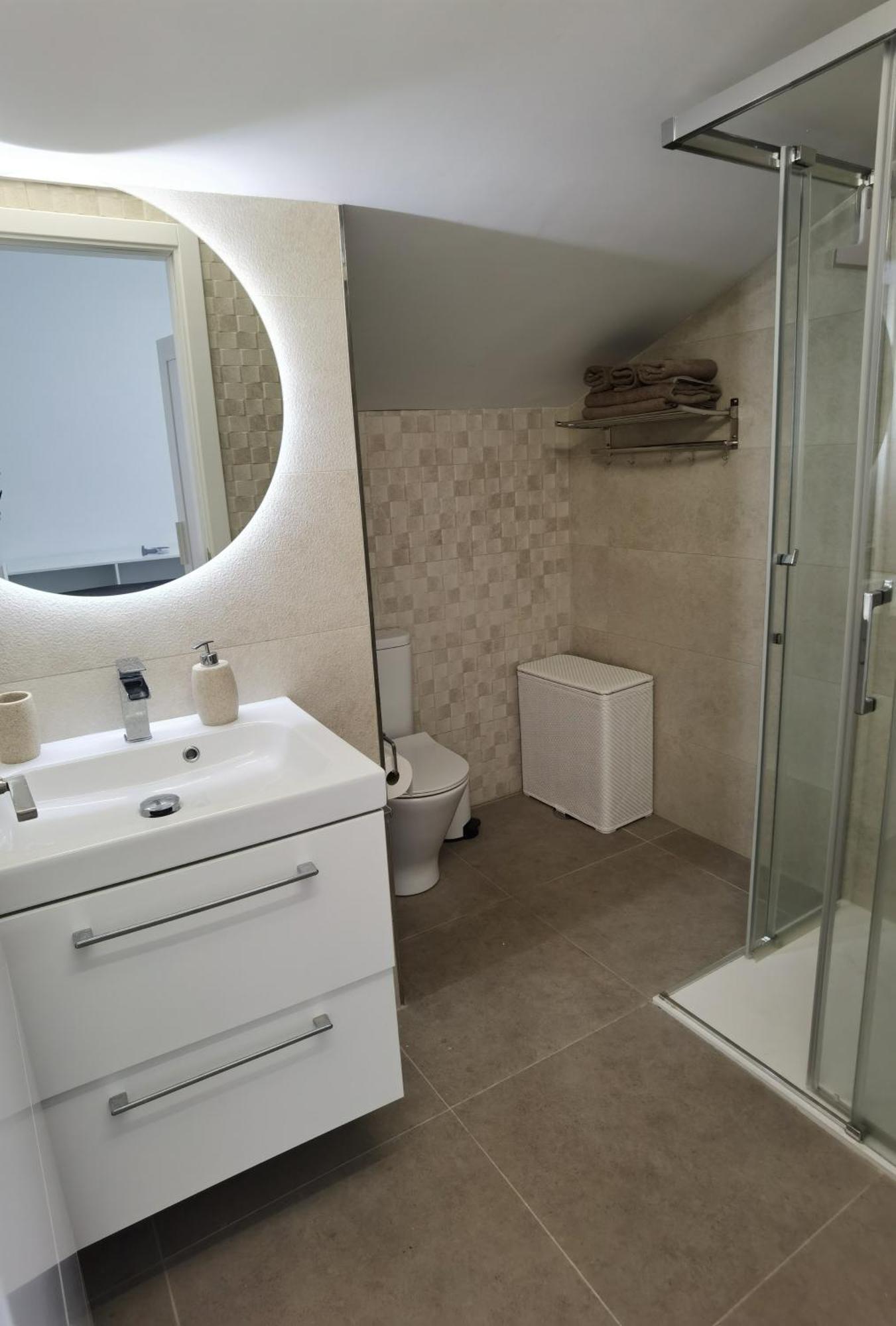 Deluxe Castle Harbour Apartment *