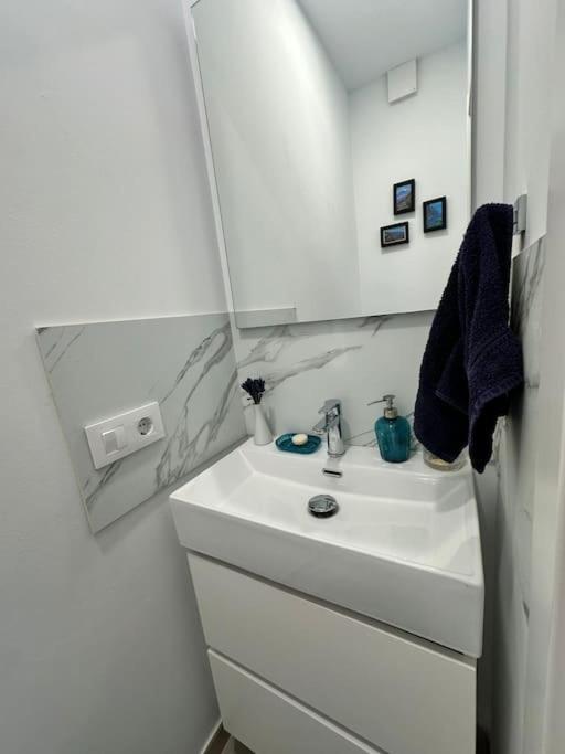 Apartment New Renovated With Beautiful View On Cliffs And Sea *