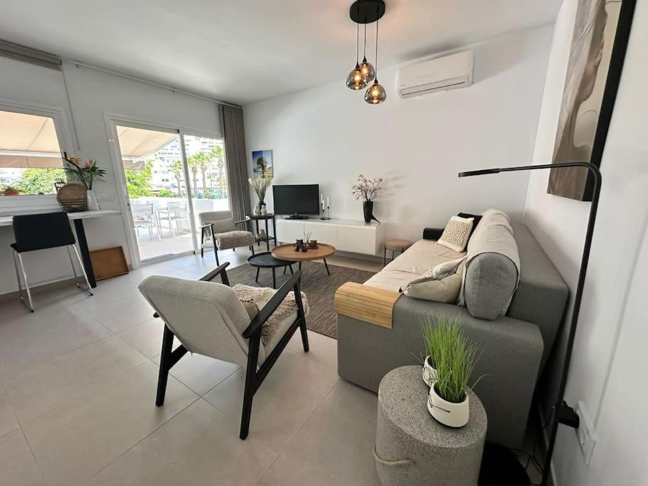 New Renovated With Beautiful View On Cliffs And Sea Apartment