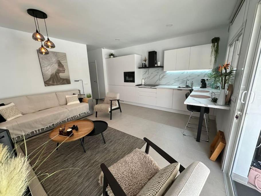 Apartment New Renovated With Beautiful View On Cliffs And Sea *