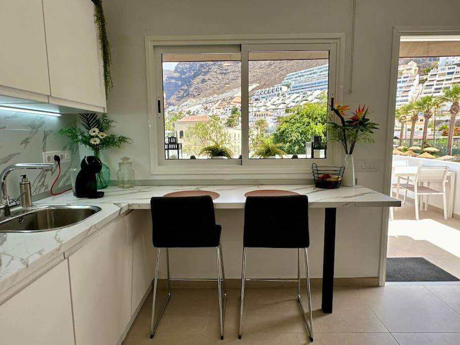 New Renovated With Beautiful View On Cliffs And Sea Apartment *