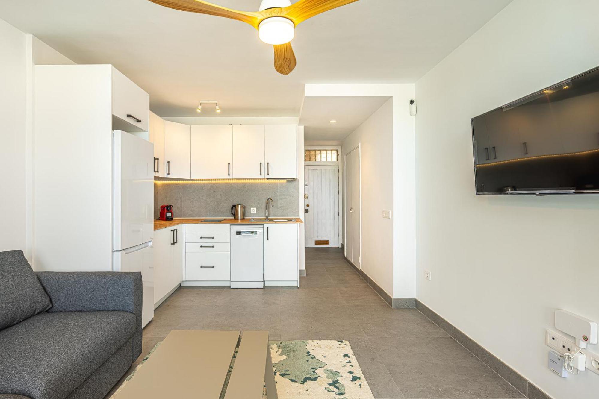 Apartment Modern Renovated With Terrace In Playa De Americas *