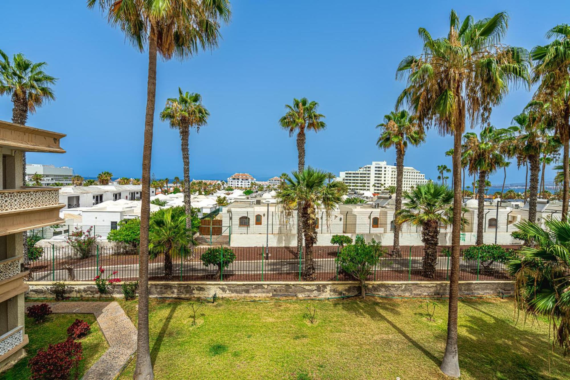 Modern Renovated With Terrace In Playa De Americas Apartment *