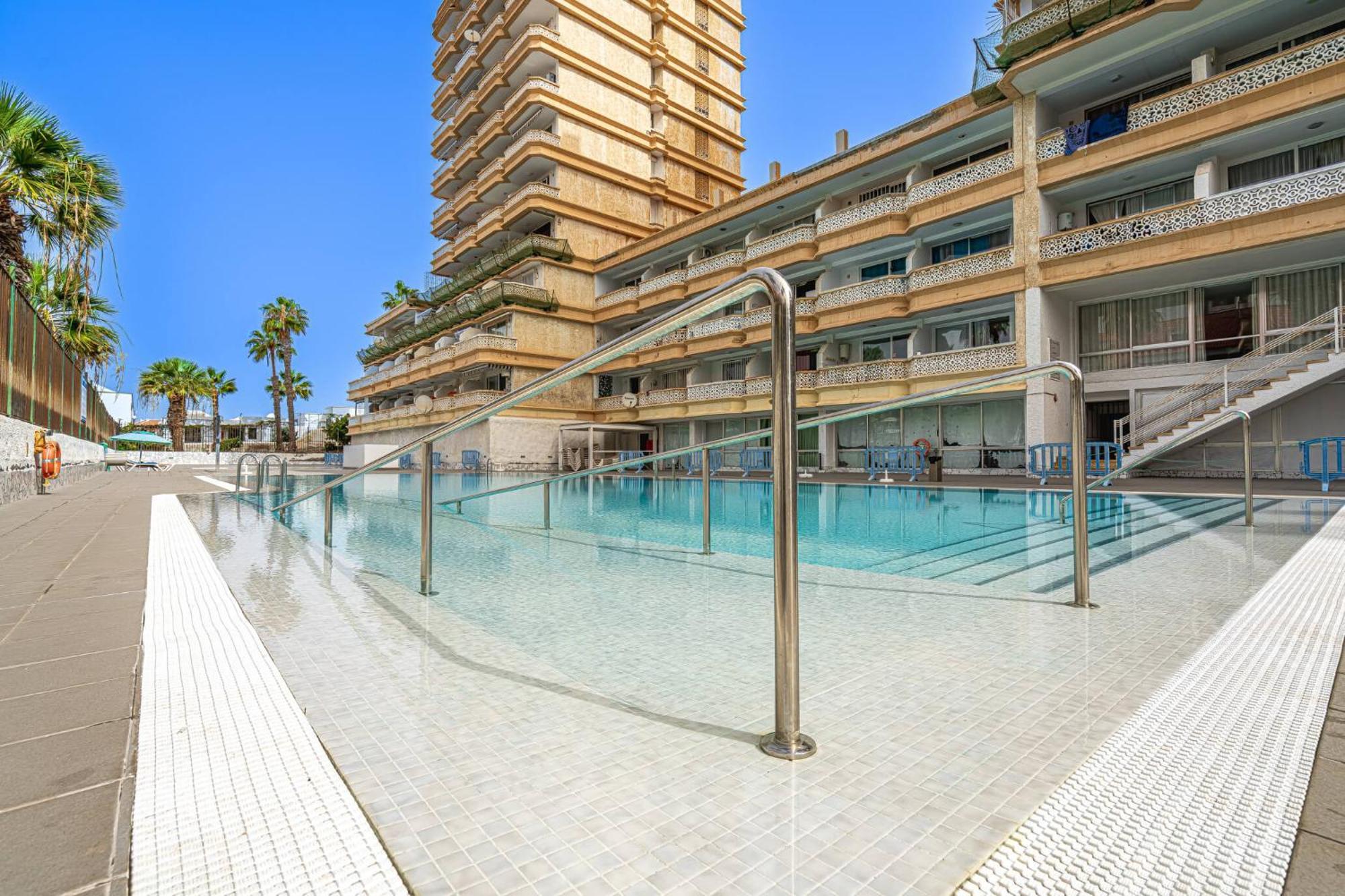Modern Renovated With Terrace In Playa De Americas *