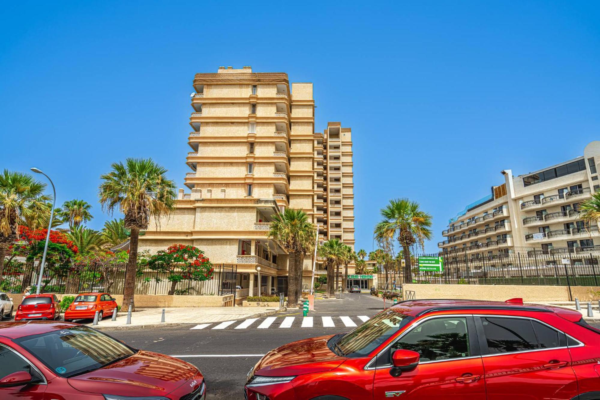Modern Renovated With Terrace In Playa De Americas *