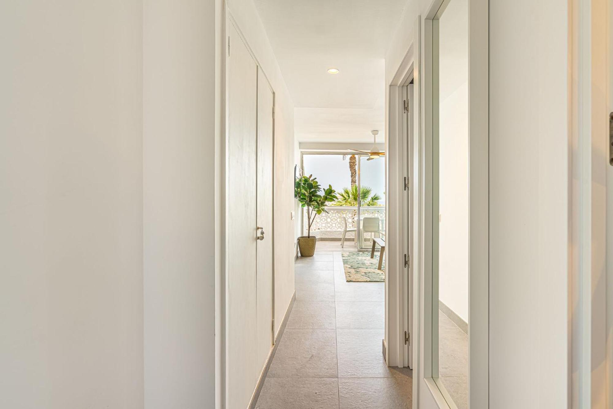Apartment Modern Renovated With Terrace In Playa De Americas