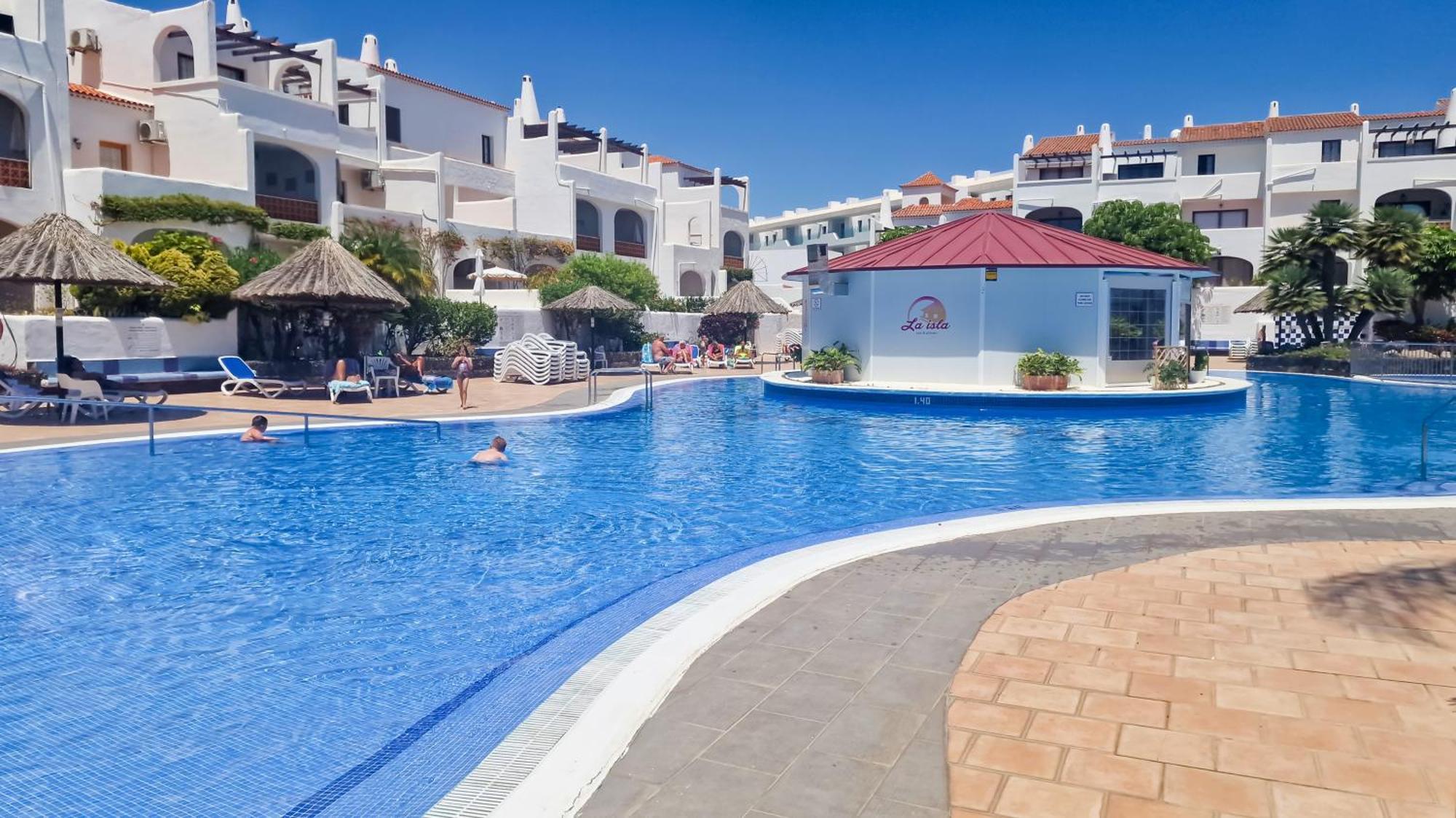 Fairways Club - Teide View Oasis - Heated Pool, Family Apartment San Miguel de Abona
