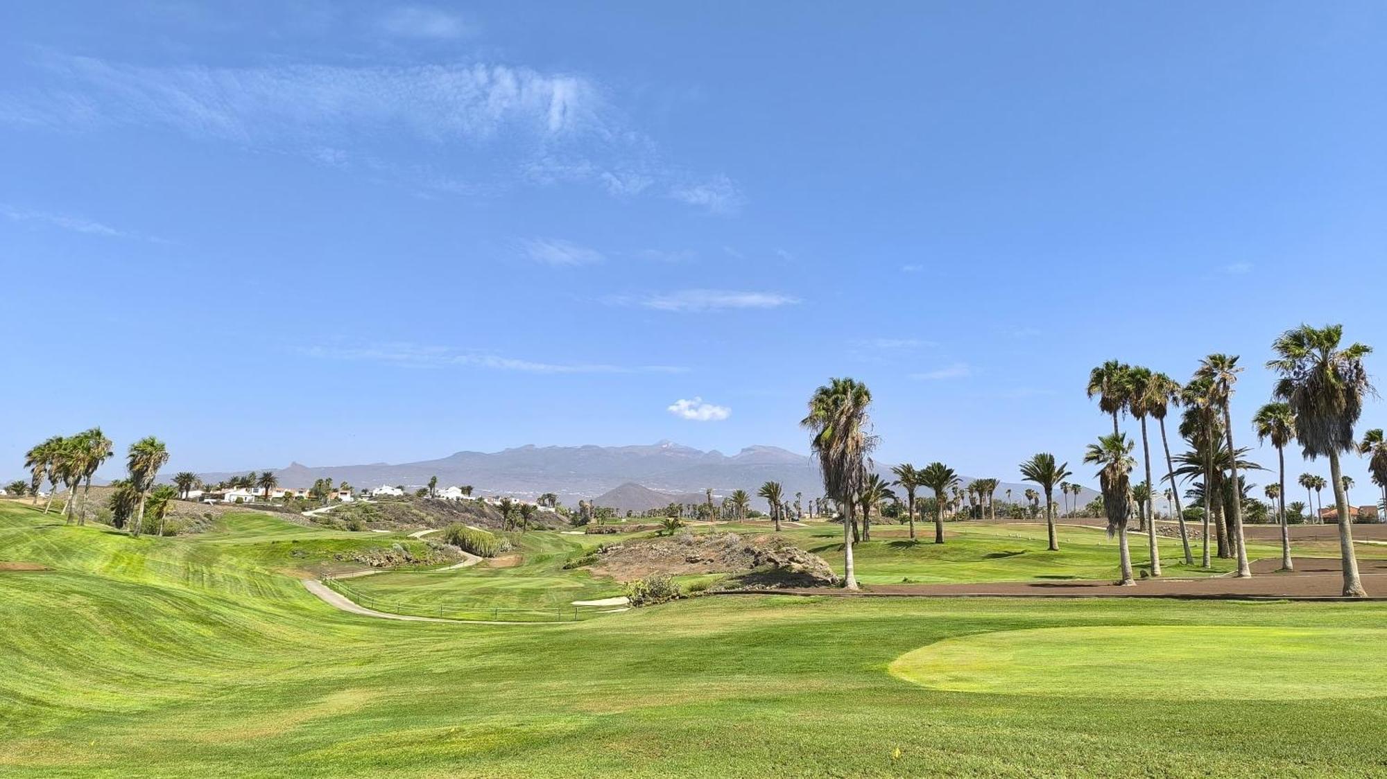 Fairways Club - Teide View Oasis - Heated Pool, Family Apartment *