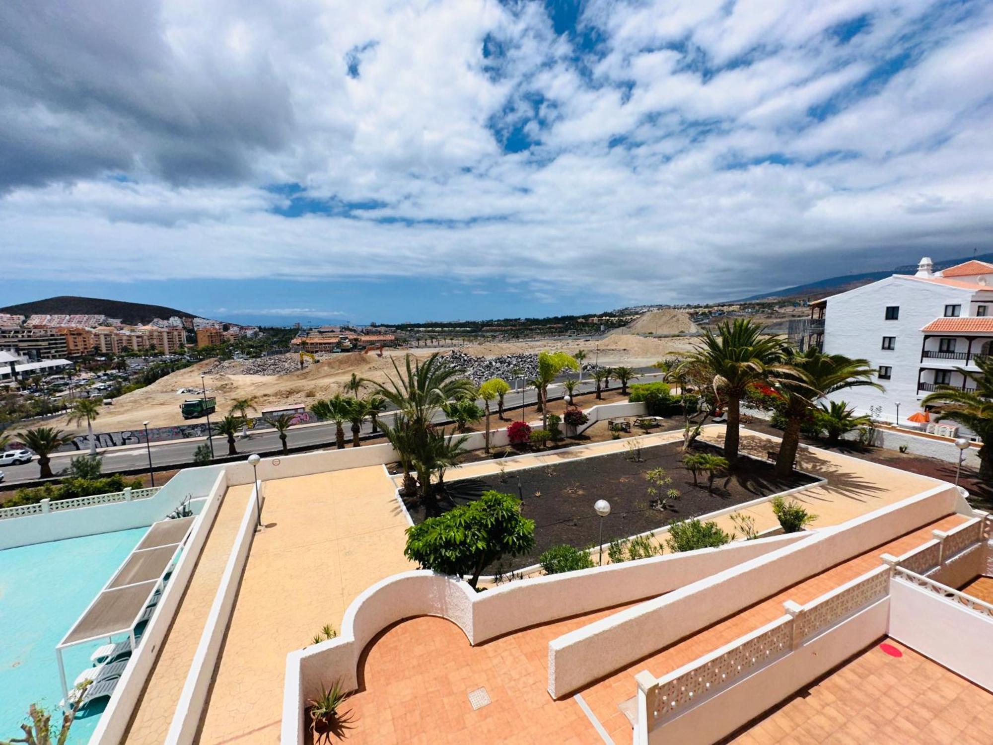 3 Bedrooms Cristianos Communal Pool Free Wifi Apartment