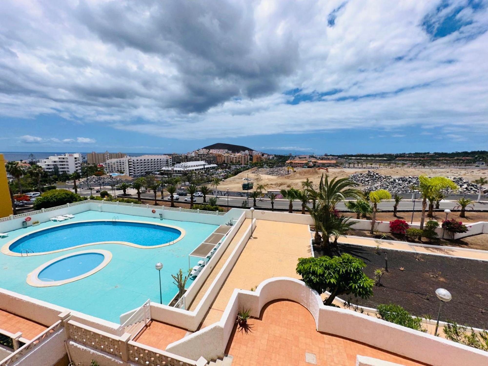 Apartment 3 Bedrooms Cristianos Communal Pool Free Wifi *