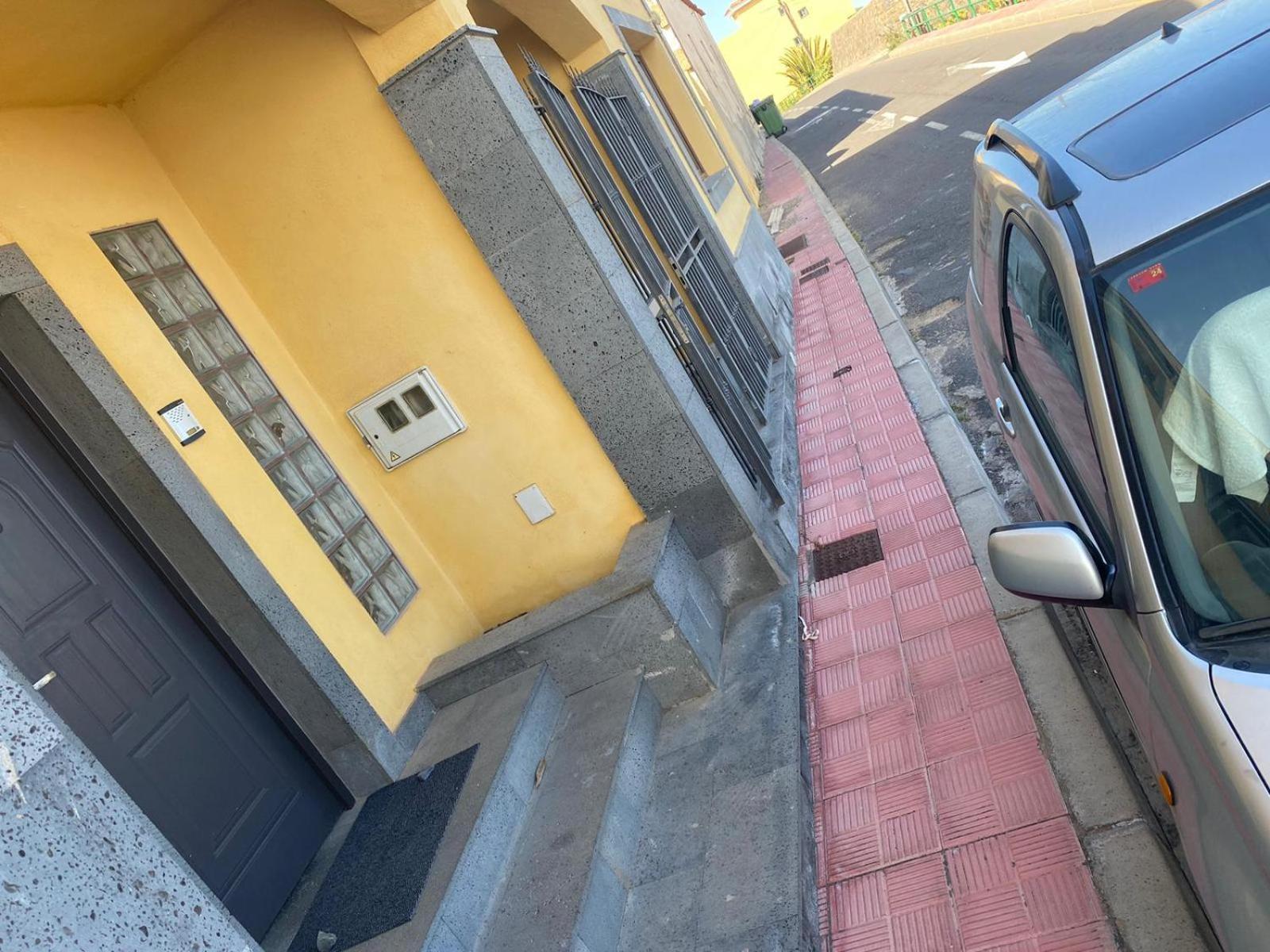La Casa Amarilla
