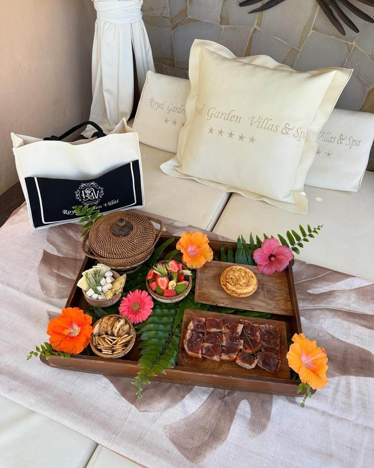 Hotel Royal Garden Villas, Luxury