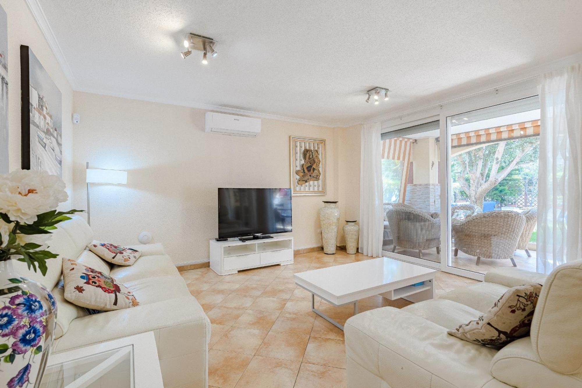 With Private Pool And Beautiful Garden Сasa de vacaciones *