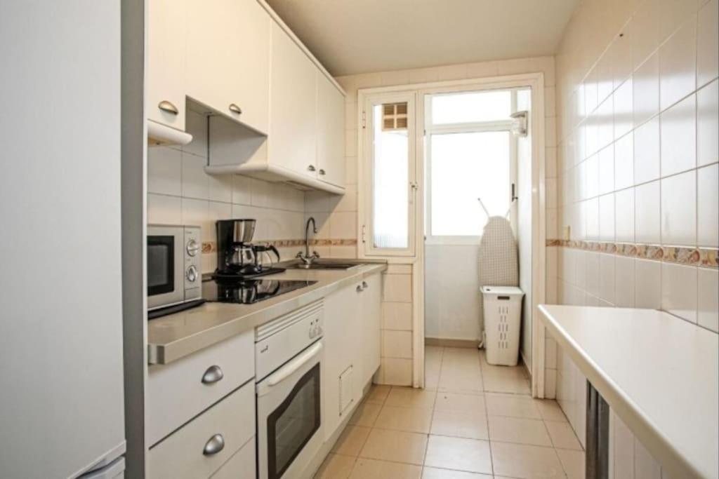 Apartamento Cozy Near The Sea With Private Parking *