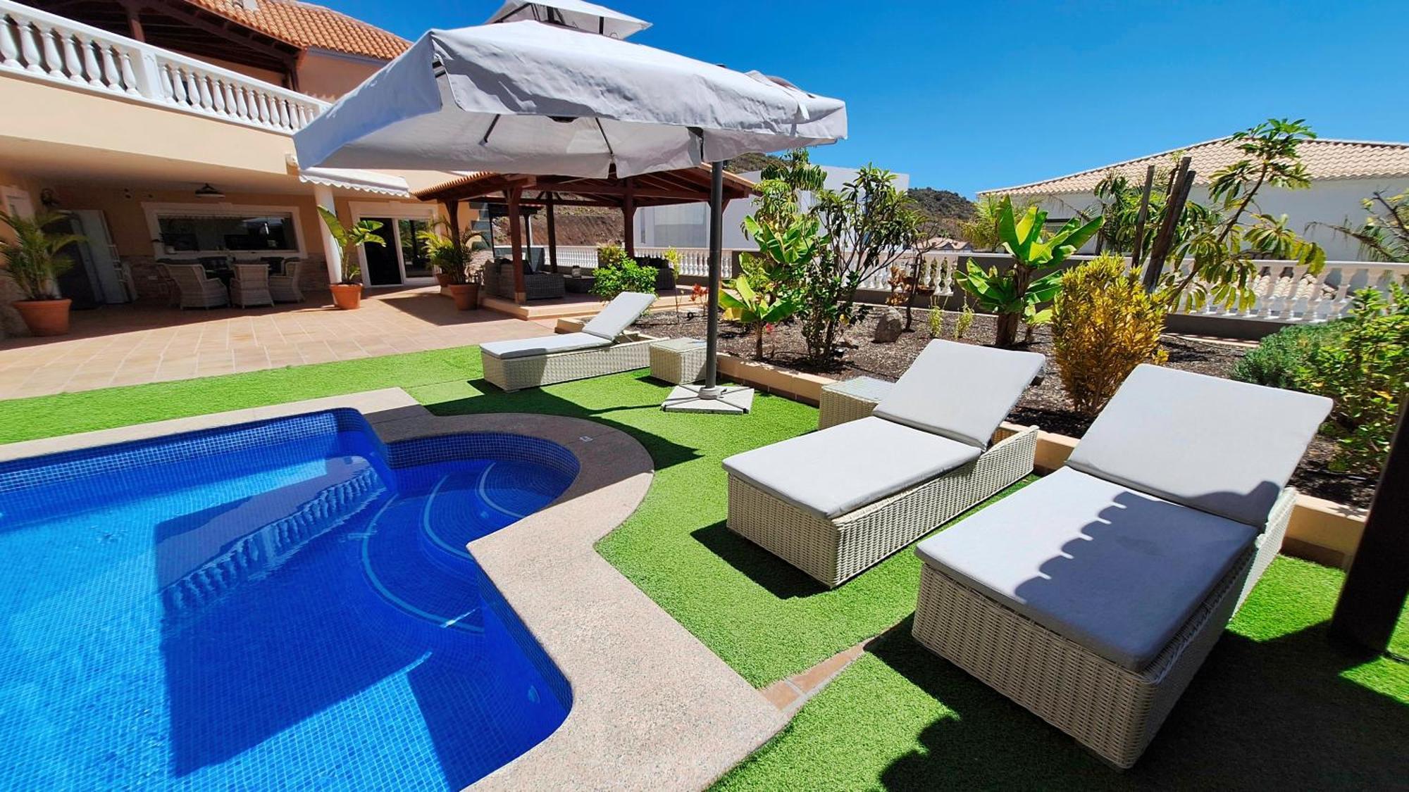 Happiness With Heated Swimming Pool *