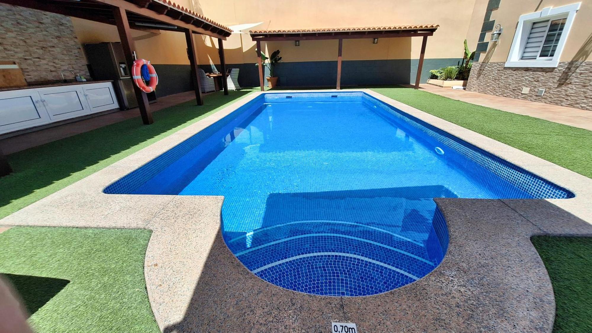 Happiness With Heated Swimming Pool Villa Costa Adeje (Tenerife)