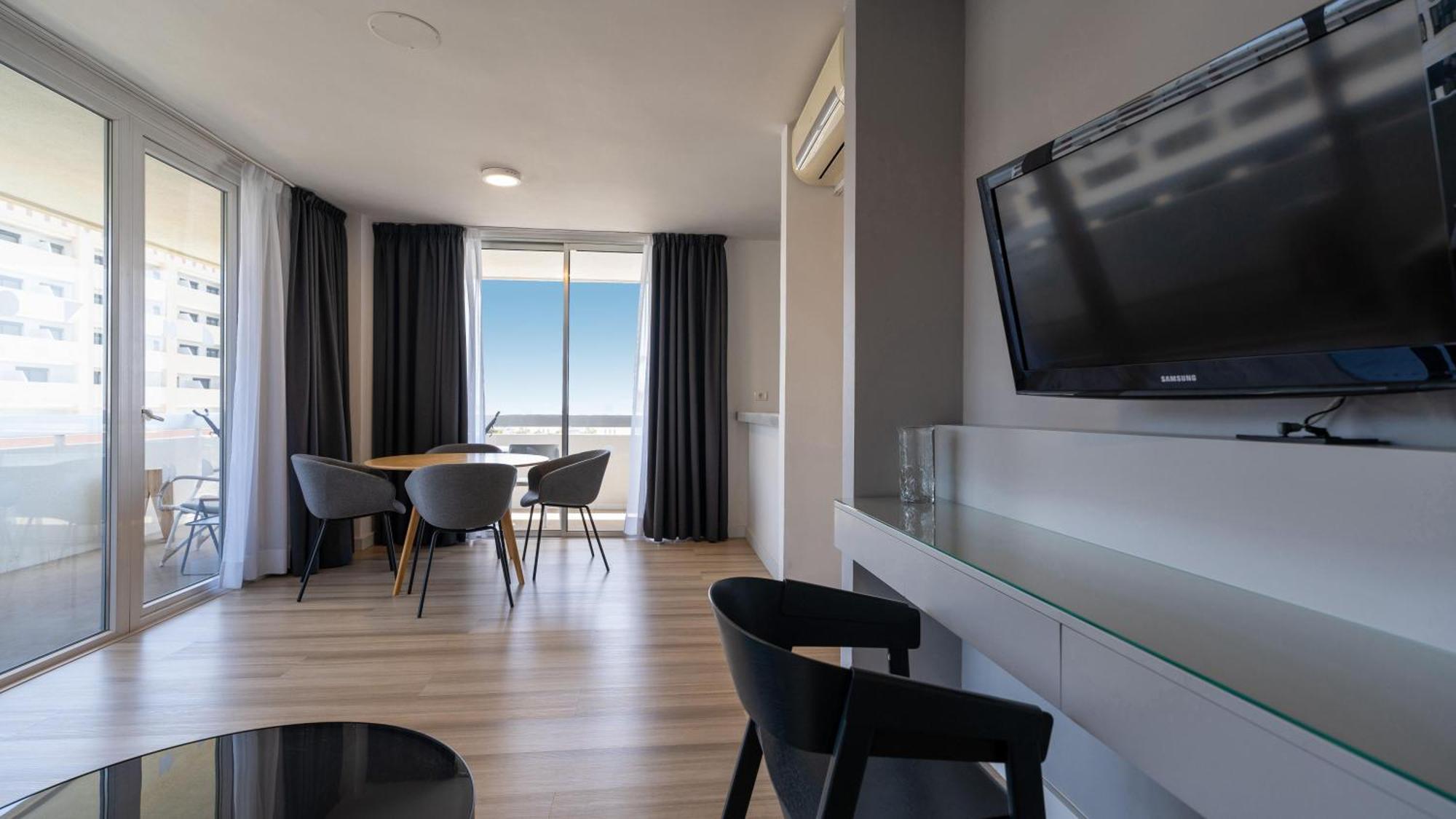 Hotel Coral & - Adults Only
