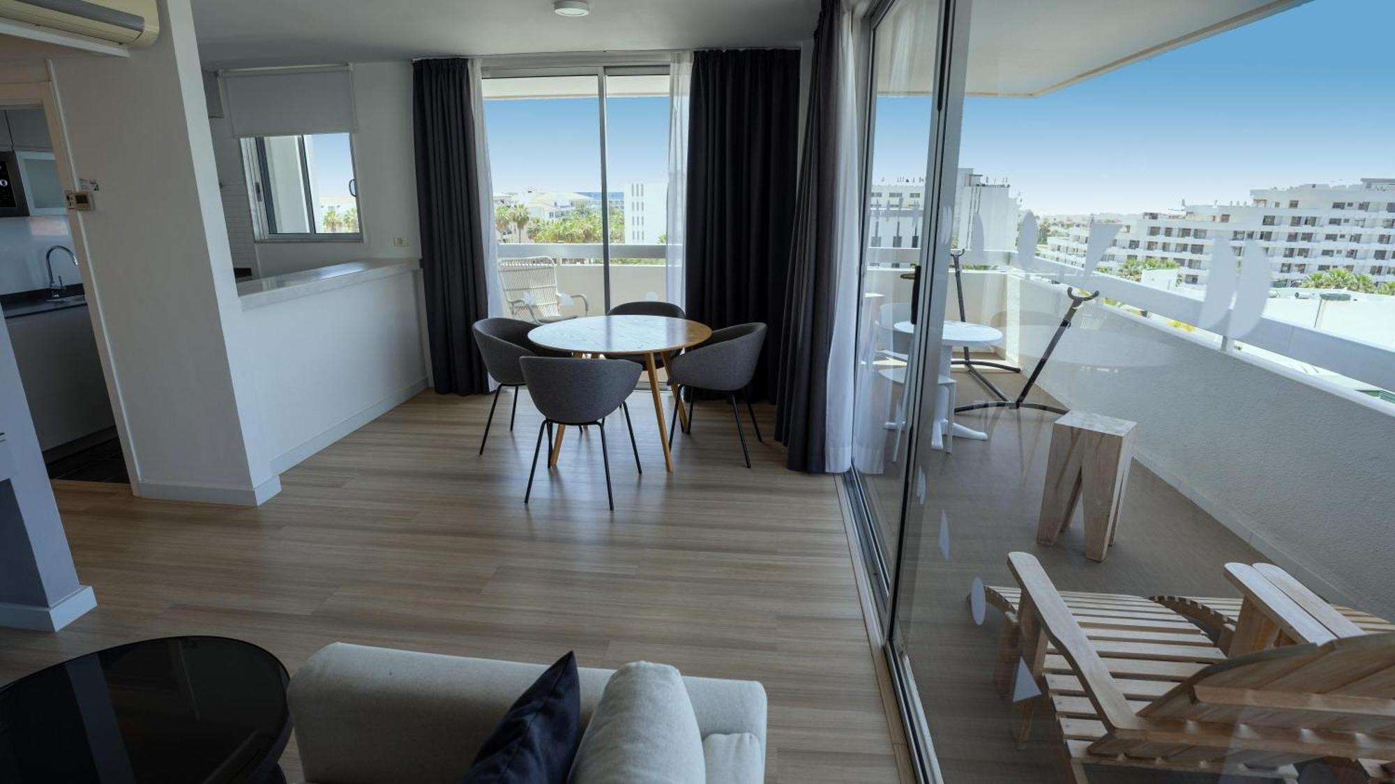Hotel Coral & - Adults Only