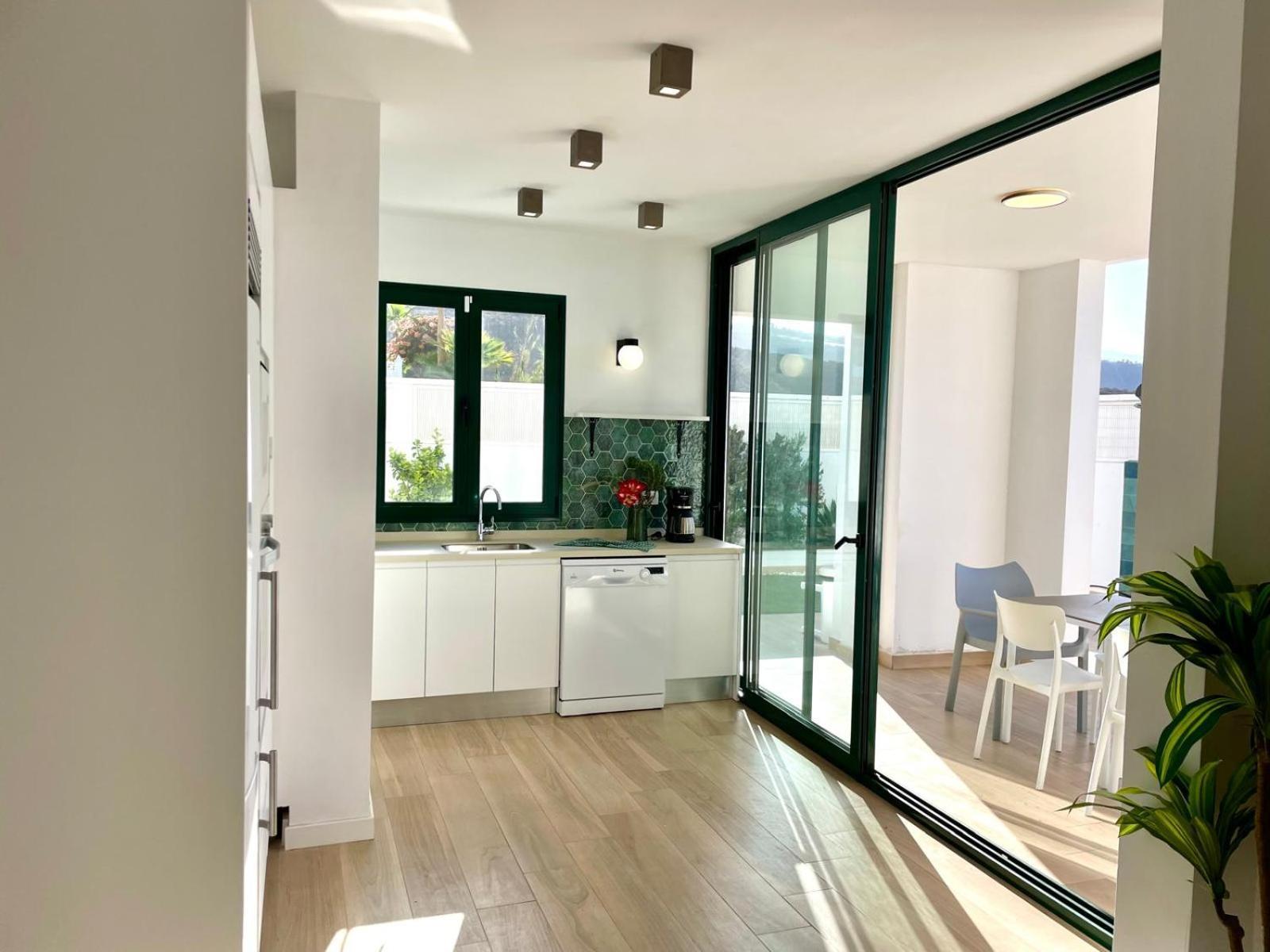 Lilias - Private Heatable Pool, Bbq, Free Wifi Puerto de Santiago (Tenerife)