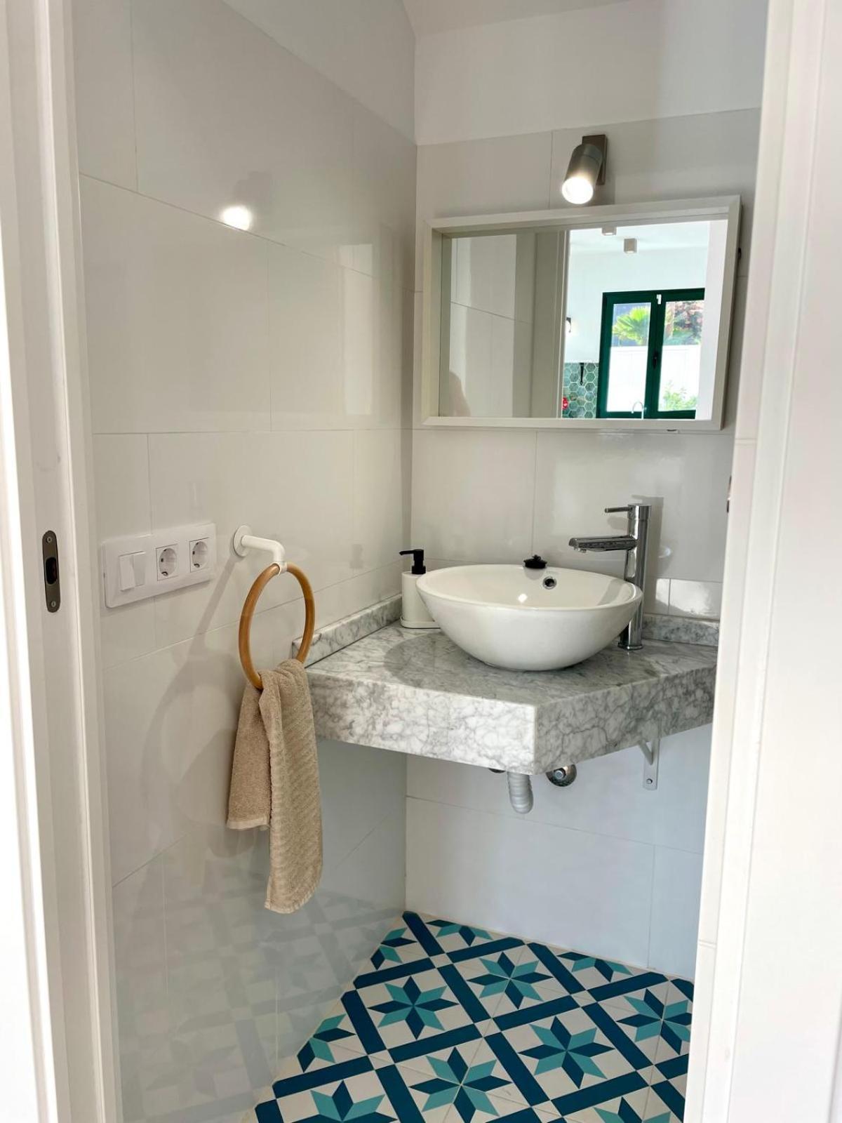 Lilias - Private Heatable Pool, Bbq, Free Wifi Apartment