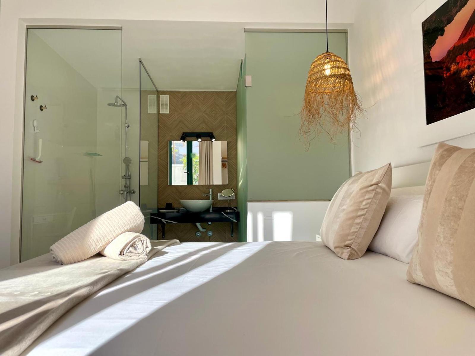 Lilias - Private Heatable Pool, Bbq, Free Wifi Apartment