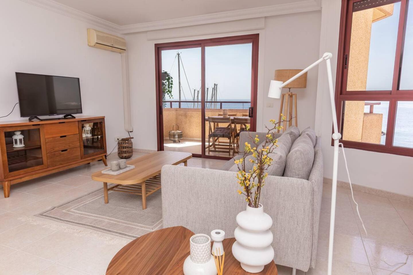 Beachfront * Radazul