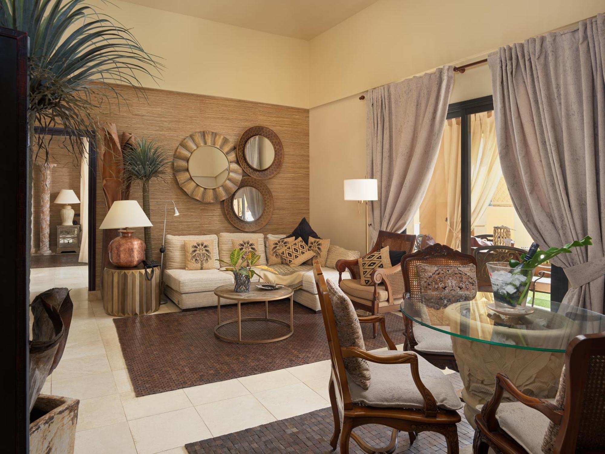 Royal Garden Villas, Luxury