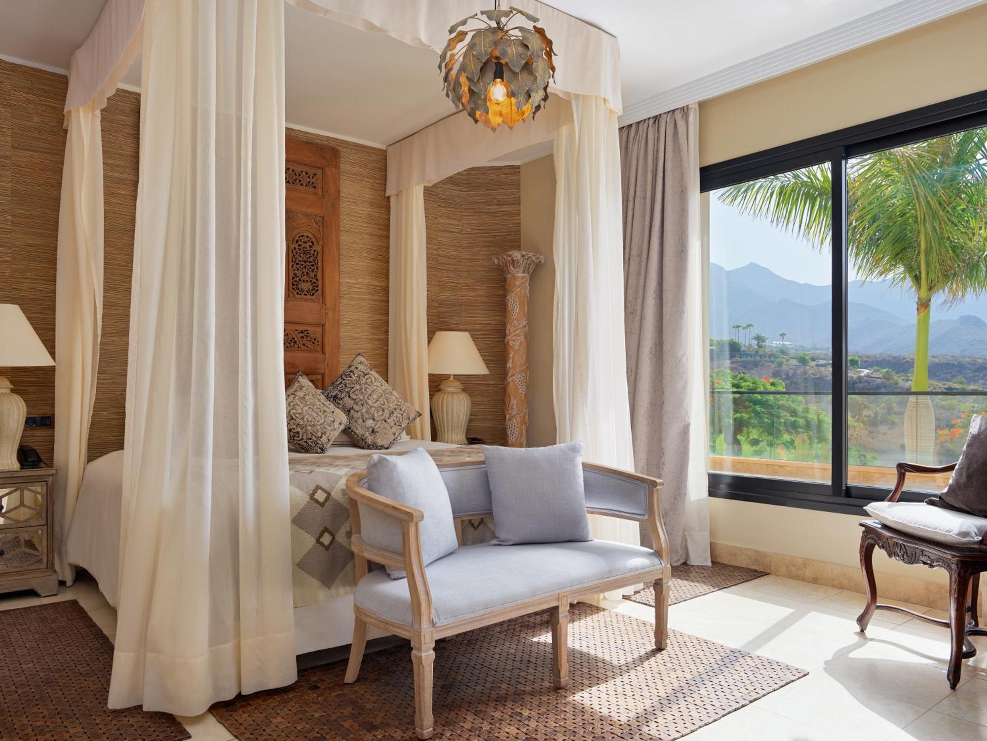 Royal Garden Villas, Luxury Hotel