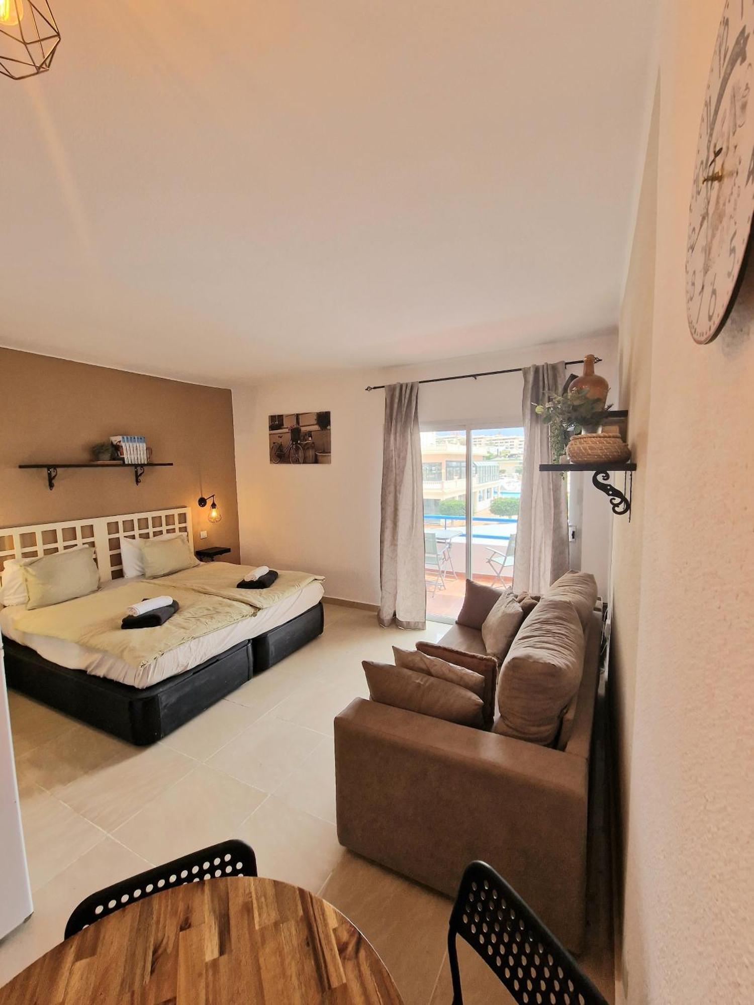 Holiday home Stylish With King-size Bed And Ocean View, Paraiso 209