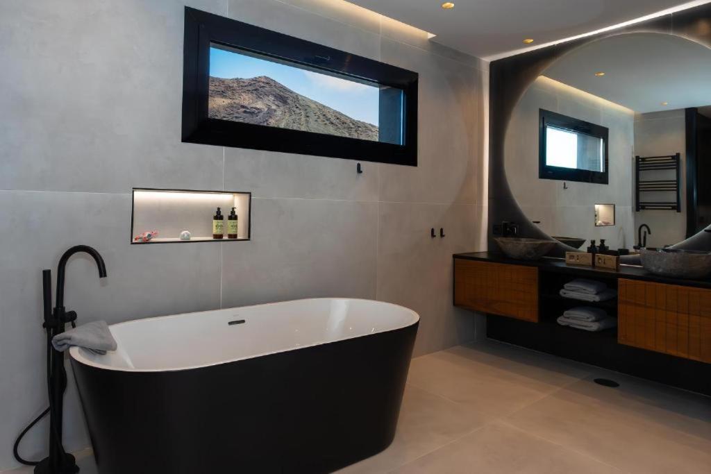 7 Bedroom - By Apricus Holidays Villa Costa Adeje (Tenerife)