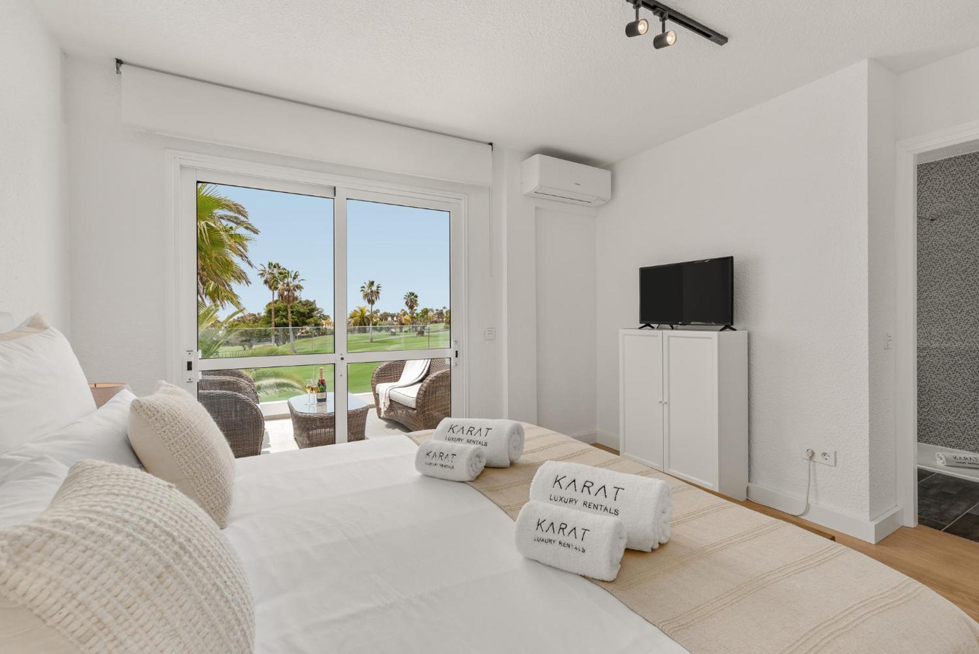 Karat Caleta Golf Views *