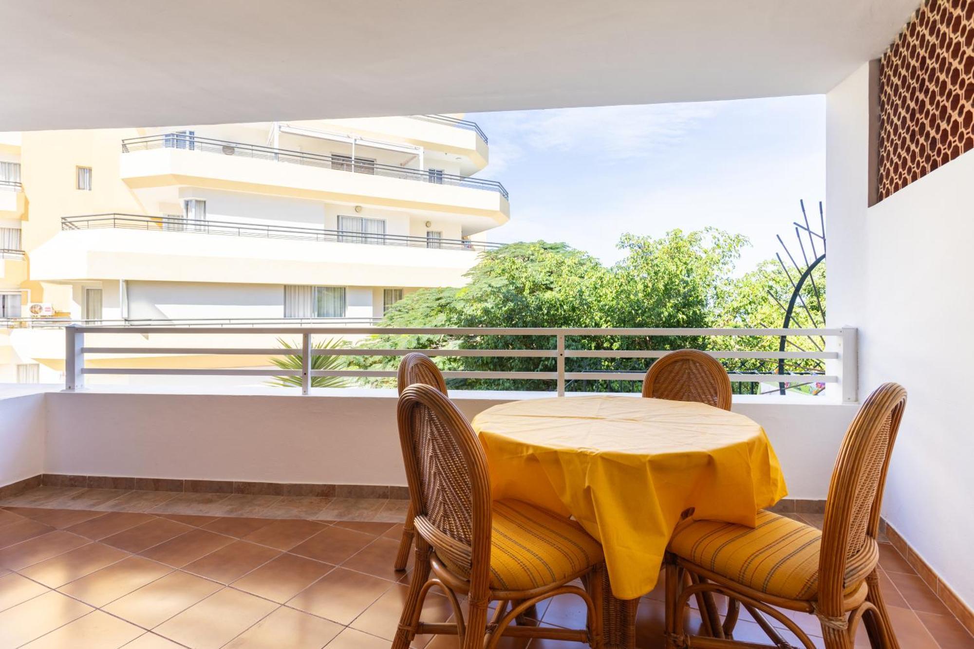 Home2book Serene & Pool, Escape Apartment *