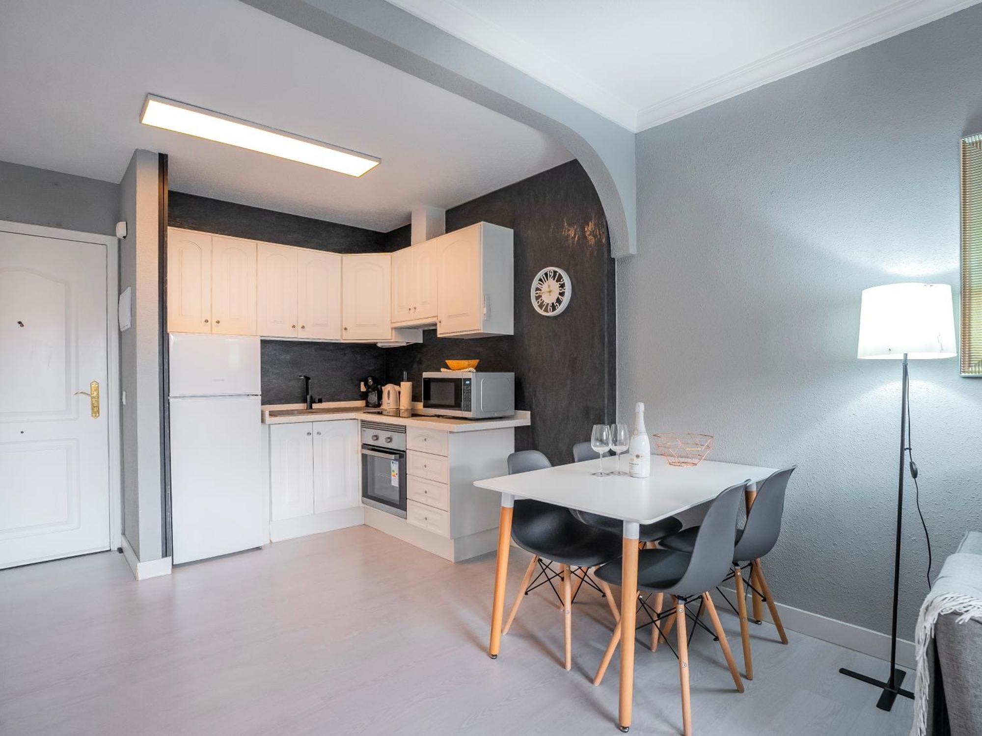 Modern 1bd With A Patio And Pool, Balcon Del Mar, B52 Apartment Arona (Tenerife)