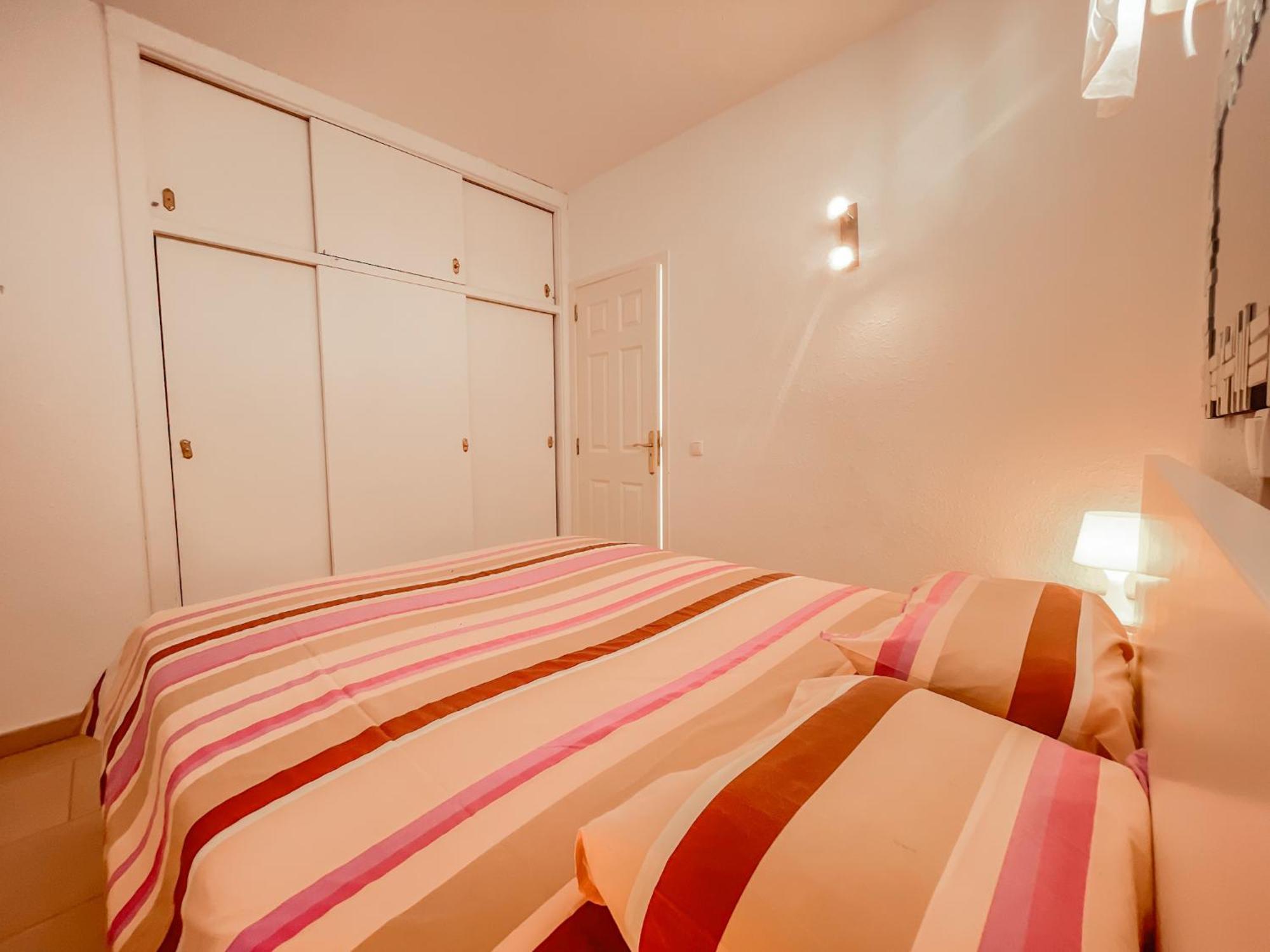 Ocean View Apartment! Pool! Parking! Cs123 *