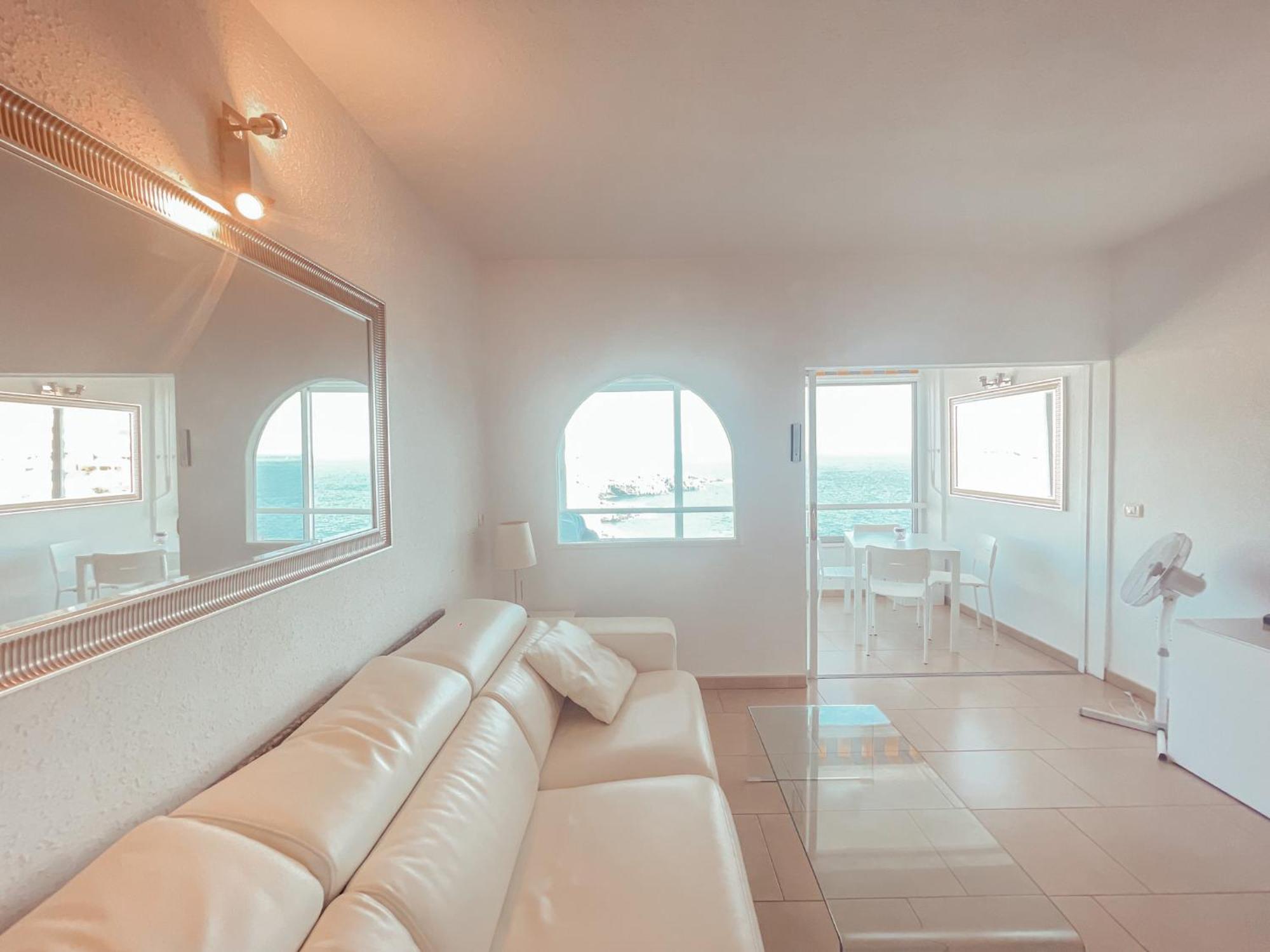 Ocean View Apartment! Pool! Parking! Cs123 *