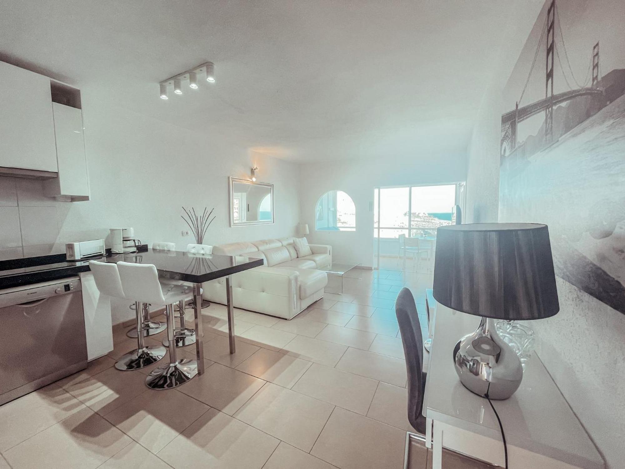 Ocean View Apartment! Pool! Parking! Cs123 *
